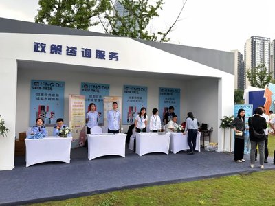 房协官微牵线，展会现场政策咨询服务展位为市民解疑答惑